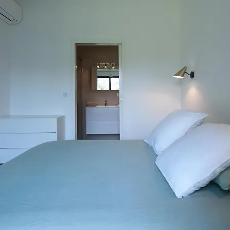 Villa Avec Piscine Chauffee A 5min A Pied De La De St Cyprien